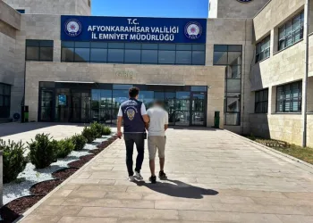 Hakkâri’de çöp sıkıştırma kamyonu yandı