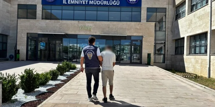 Hakkâri’de çöp sıkıştırma kamyonu yandı