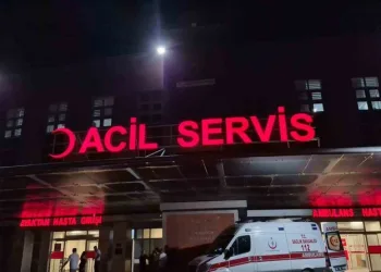 Hakkâri’de çöp sıkıştırma kamyonu yandı