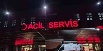 Hakkâri’de çöp sıkıştırma kamyonu yandı