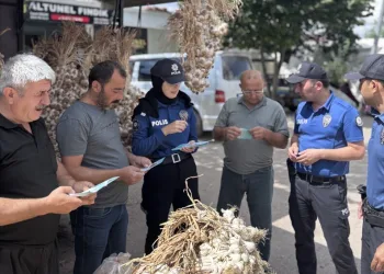 Hakkâri’de çöp sıkıştırma kamyonu yandı