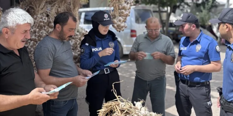 Hakkâri’de çöp sıkıştırma kamyonu yandı