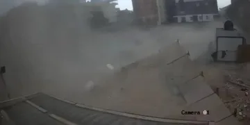 Batman’da yaramaz kedi kafasını tenekeye sıkıştırdı, itfaiye kurtardı