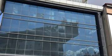 Batman’da yaramaz kedi kafasını tenekeye sıkıştırdı, itfaiye kurtardı