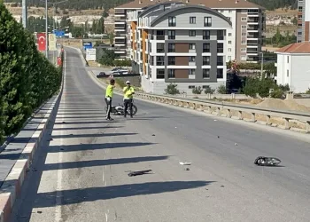Samsun’da devrilen motosikletteki 2 kişi yaralandı