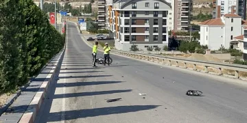 Samsun’da devrilen motosikletteki 2 kişi yaralandı