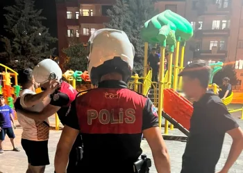 Samsun’da devrilen motosikletteki 2 kişi yaralandı