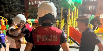 Samsun’da devrilen motosikletteki 2 kişi yaralandı