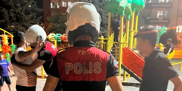 Samsun’da devrilen motosikletteki 2 kişi yaralandı