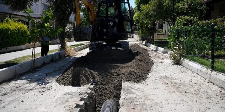 Kuşadası’nda 294 metrelik yağmur suyu hattı çalışması başladı