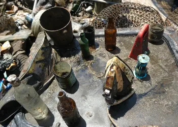 Bodrum’da deniz dibinden 370 kilogram atık çıkarıldı
