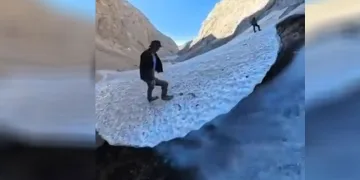 Karagöl Şelalesi’nin buzla buluşan manzarası hayran bıraktı