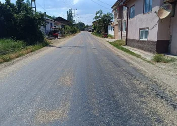 Sıcaklığın 35 dereceyi bulduğu Bilecik’te asfalt eridi