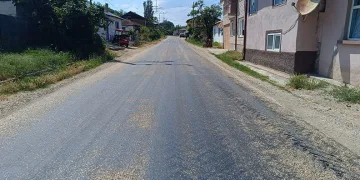 Sıcaklığın 35 dereceyi bulduğu Bilecik’te asfalt eridi