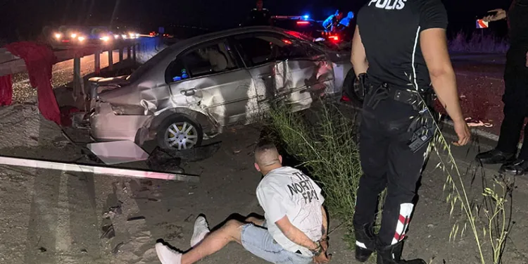 Bursa’da 100 kilometrelik kovalamaca bariyere çarpınca bitti