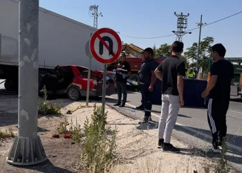 Tır ile otomobil çarpıştı: 2 ölü, 2 yaralı