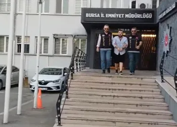 17 yıl hapis cezasıyla aranıyordu, bahçede saklanırken yakalandı