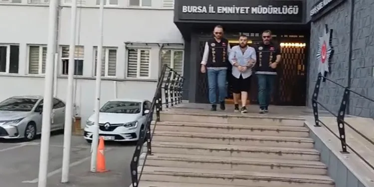 17 yıl hapis cezasıyla aranıyordu, bahçede saklanırken yakalandı