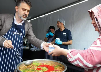 Gemlik’te aşureler Biba ve Varank’tan