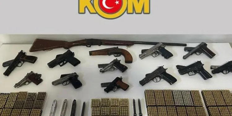 Silah tacirlerine ve düğün magandalarına operasyon
