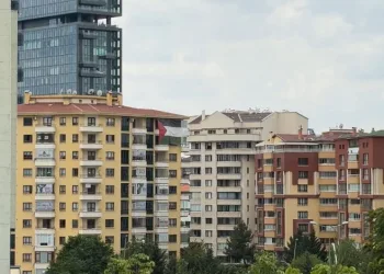 Trump’ın kalacağı otelin karşısına Filistin bayrağı asıldı