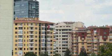 Trump’ın kalacağı otelin karşısına Filistin bayrağı asıldı
