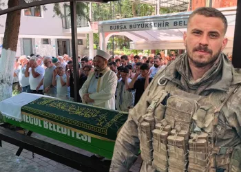 Genç uzman çavuş, gözyaşlarıyla son yolculuğuna uğurladı