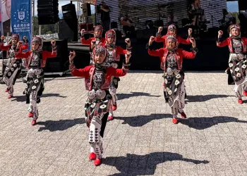 Yenişehir Halk Dansları Topluluğu, Kocayayla Şenlikleri’nde ayakta alkışlandı