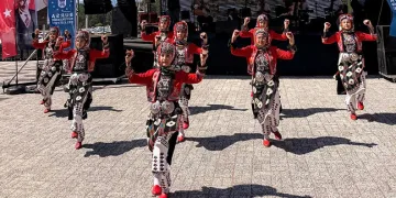 Yenişehir Halk Dansları Topluluğu, Kocayayla Şenlikleri’nde ayakta alkışlandı