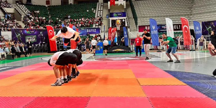 Bursa Büyükşehir Belediyesi Yaz Spor Okulları kapılarını açtı