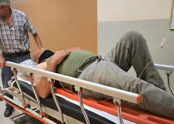 Ahırın çatısından düşen kişi hayatını kaybetti