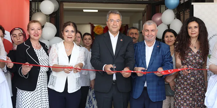 Kursiyerlerden el emeği göz nuru sergi