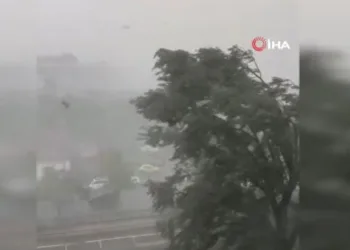 Romanya’da şiddetli fırtına: 1 ölü