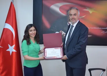 Ebenin dikkati anne ve bebeği kurtardı