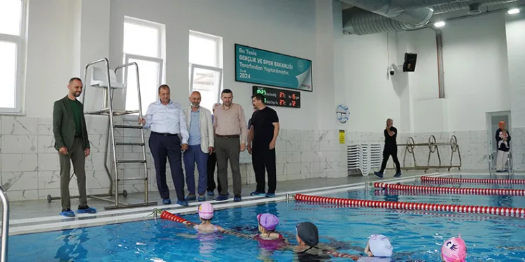 İznik Belediyesi yaz yüzme kursları 506 öğrenciyle başladı
