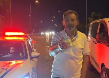 “Yazıklar olsun” dedi, basın mensubuna tükürdü