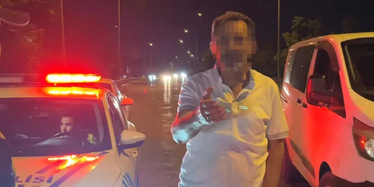 “Yazıklar olsun” dedi, basın mensubuna tükürdü