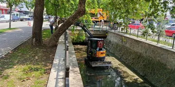 Gemlik Çarşı Deresi’nde temizlik çalışmaları başladı