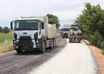 Büyükşehir, Nilüfer’de yolları yeniliyor