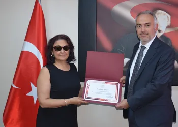 Kanserle mücadelede başarılı hekimlere teşekkür belgesi