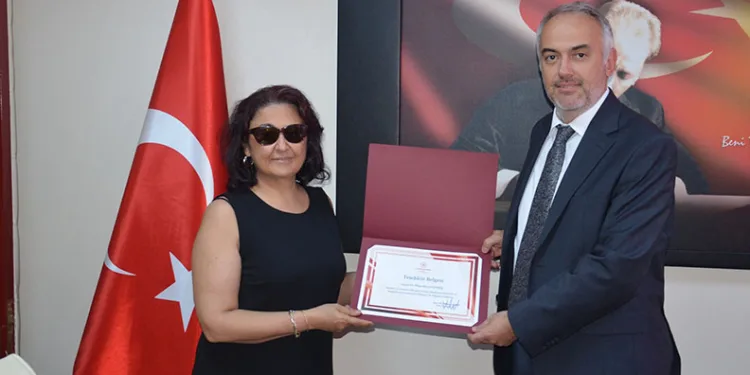 Kanserle mücadelede başarılı hekimlere teşekkür belgesi