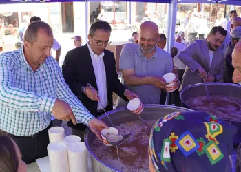 İznik’te 5 bin kişilik aşure ikramı