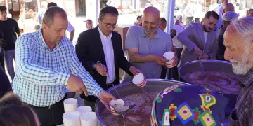 İznik’te 5 bin kişilik aşure ikramı