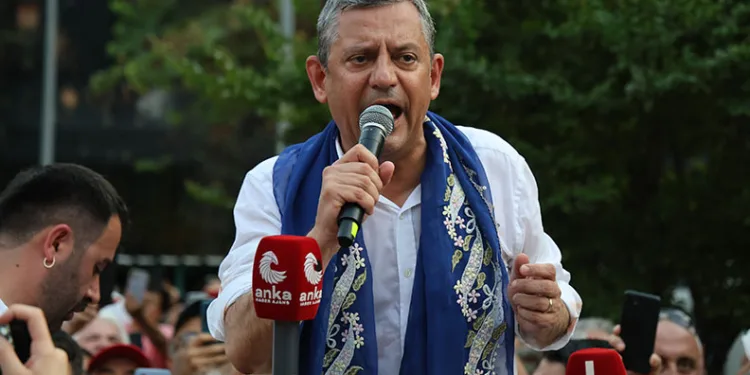 Özgür Özel’den yeni parti sinyali