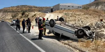Mardin’de otomobil takla attı: 2 yaralı