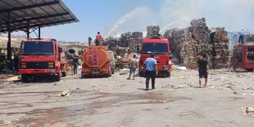 Nizip’te kağıt fabrikasında yangın