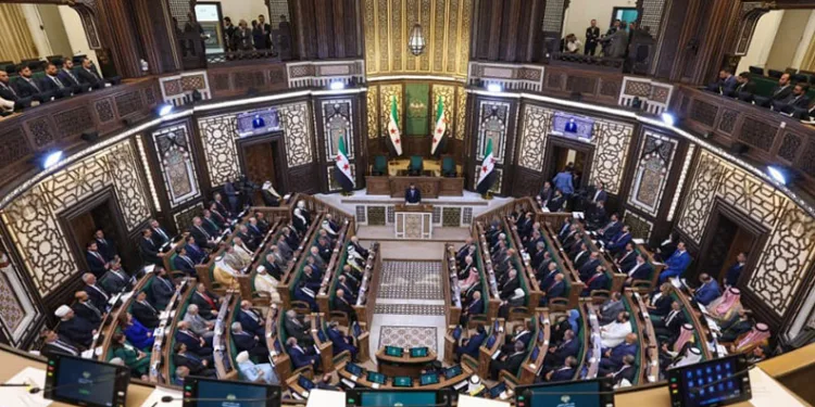Suriye’de ilk halk parlamentosu oturumu gerçekleştirildi