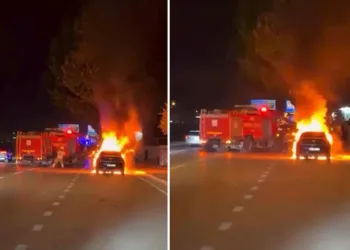 Bursa’da seyir halindeki otomobil alev topuna döndü