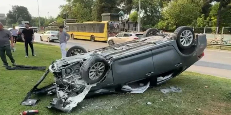 Bursa’da takla atan araçtan burunları kanamadan çıktılar