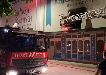 Mobilya fabrikasında korkutan yangın